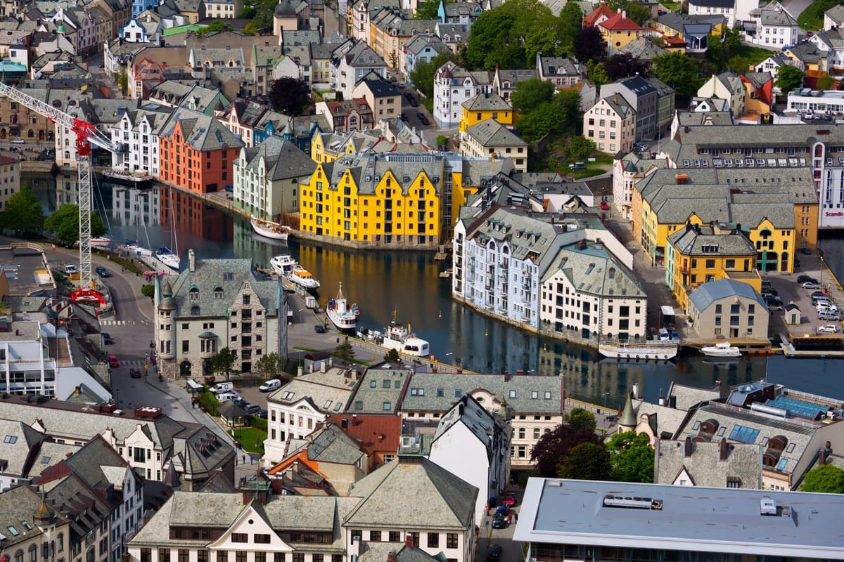 Aussichtspunkt Aksla mit Blick über Ålesund und die vorgelagerten Schären