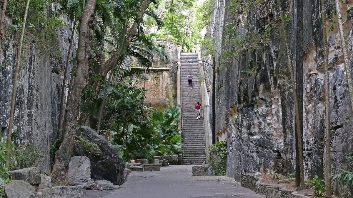 Bahamas – Nassau, Queens Staircase