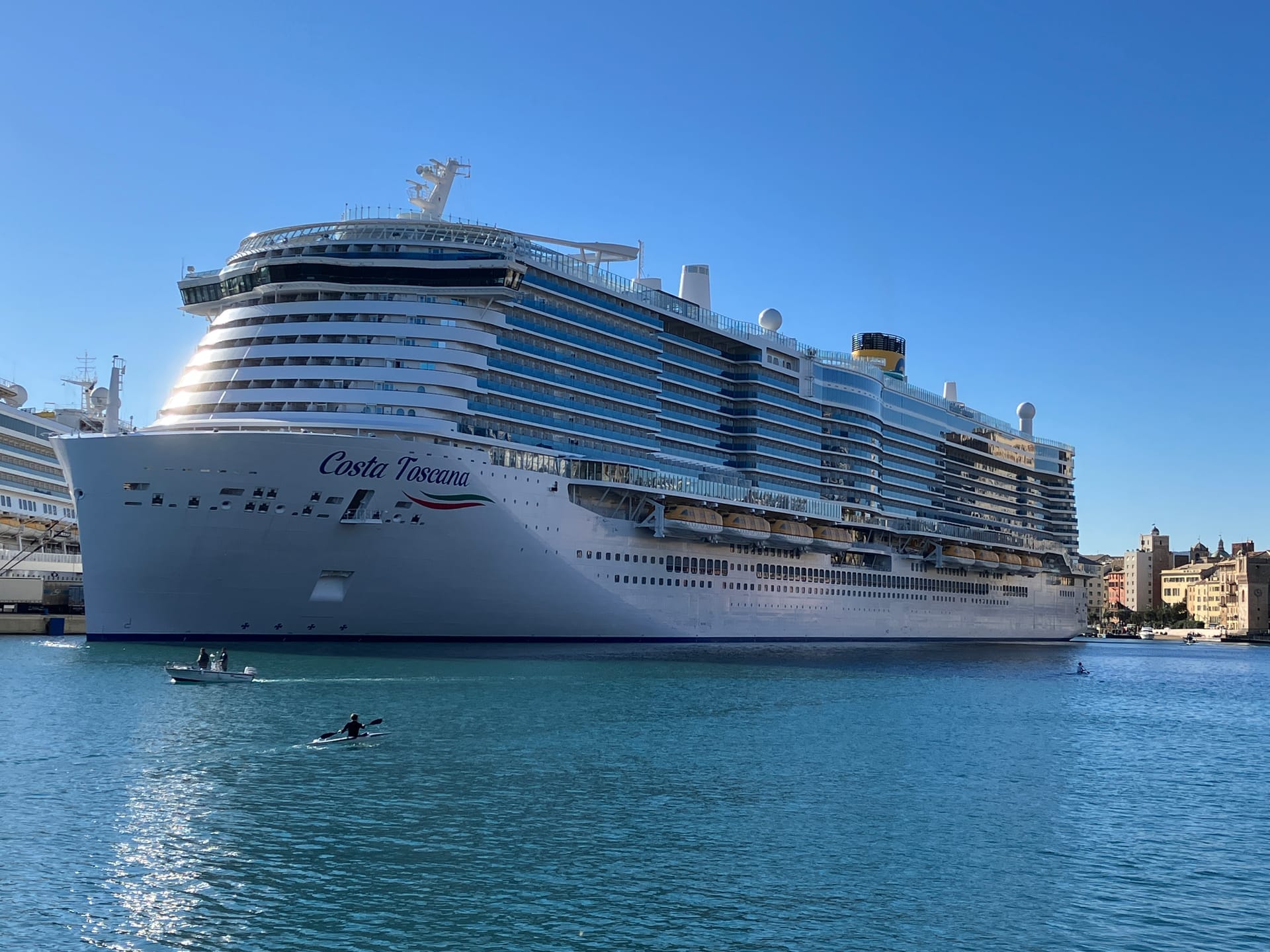 Costa Toscana im Hafen von Savona